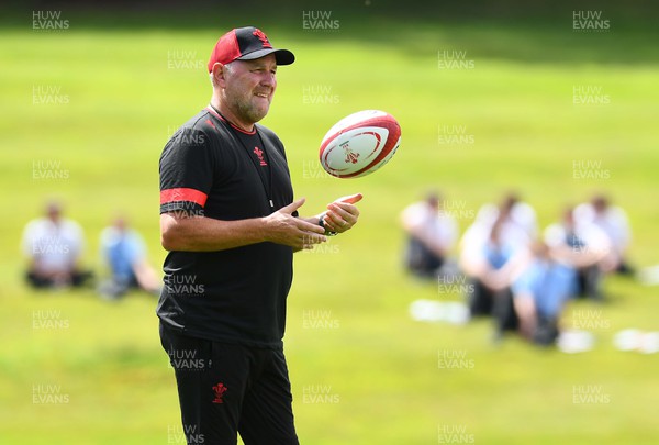 160622 - Wales Rugby Training - Wayne Pivac during training