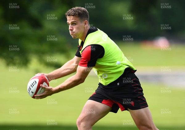 160622 - Wales Rugby Training - Kieran Hardy during training