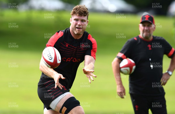 160622 - Wales Rugby Training - Will Rowlands during training