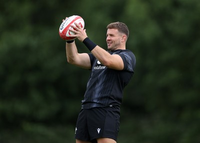 160625 - Wales Rugby Training - Elliot Dee during training