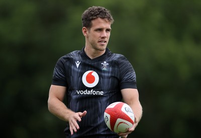 160625 - Wales Rugby Training - Kieran Hardy during training