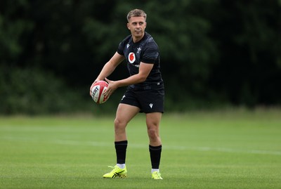 160625 - Wales Rugby Training - Cameron Winnett during training