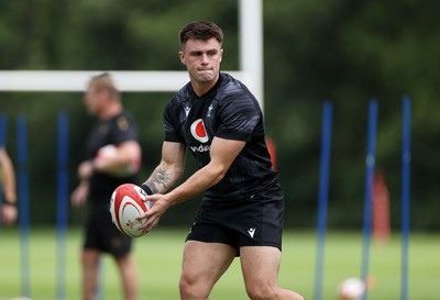 160625 - Wales Rugby Training - Joe Roberts during training
