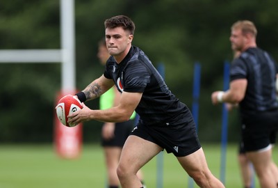 160625 - Wales Rugby Training - Joe Roberts during training