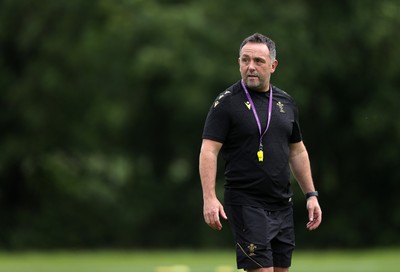 160625 - Wales Rugby Training - Matt Sherratt, Head Coach during training
