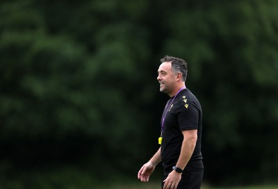 160625 - Wales Rugby Training - Matt Sherratt, Head Coach during training
