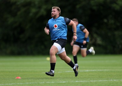 160625 - Wales Rugby Training - Garyn Phillips during training