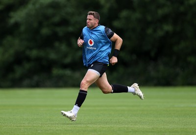 160625 - Wales Rugby Training - Elliot Dee during training