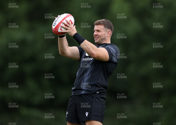 160625 - Wales Rugby Training - Elliot Dee during training