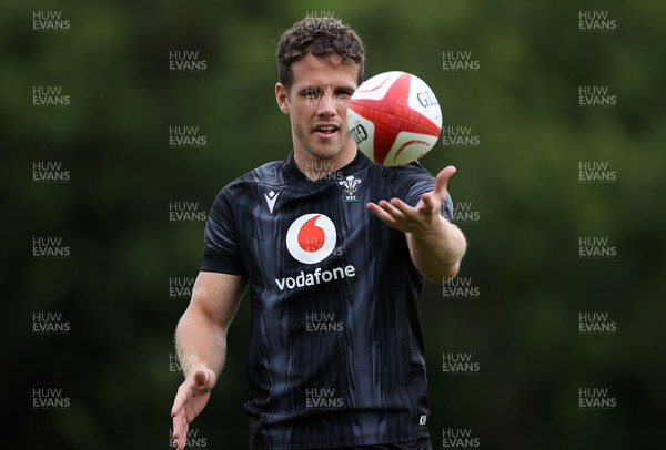 160625 - Wales Rugby Training - Kieran Hardy during training