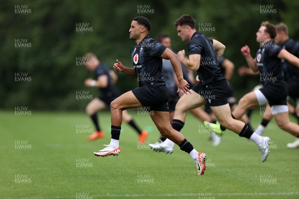 160625 - Wales Rugby Training - Keelan Giles during training