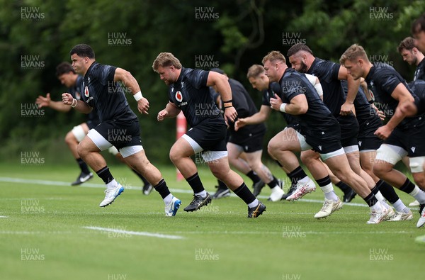 160625 - Wales Rugby Training - Garyn Phillips during training
