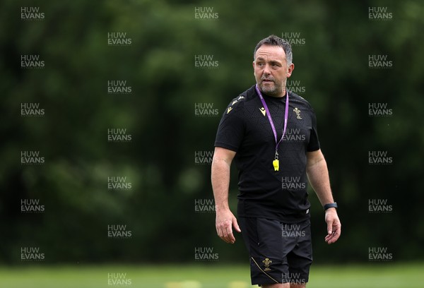 160625 - Wales Rugby Training - Matt Sherratt, Head Coach during training