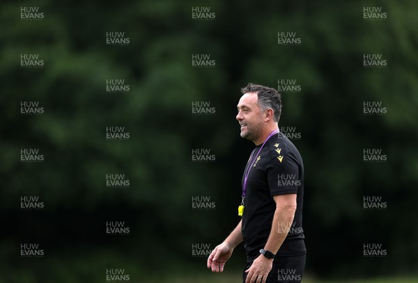 160625 - Wales Rugby Training - Matt Sherratt, Head Coach during training