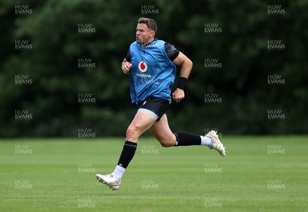 160625 - Wales Rugby Training - Elliot Dee during training