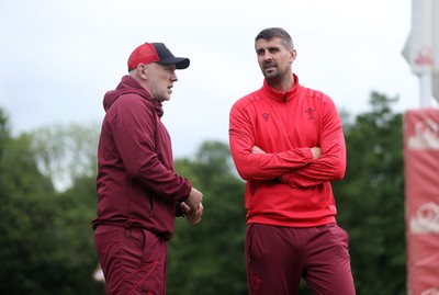 160626 - Wales Rugby Training - New Wales Defence Coach Peter Murchie with Steve Tandy, Head Coach during training