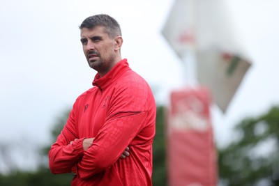 160626 - Wales Rugby Training - New Wales Defence Coach Peter Murchie