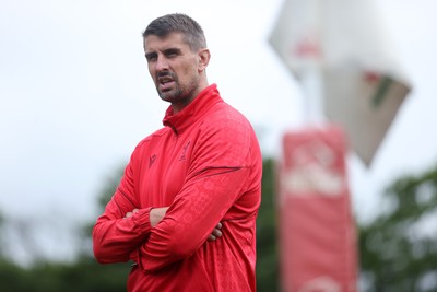 160626 - Wales Rugby Training - New Wales Defence Coach Peter Murchie