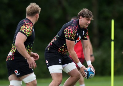 160626 - Wales Rugby Training - Ryan Woodman during training