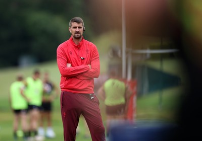 160626 - Wales Rugby Training - New Wales Defence Coach Peter Murchie