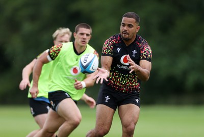 160626 - Wales Rugby Training - Ben Thomas during training
