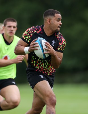 160626 - Wales Rugby Training - Ben Thomas during training