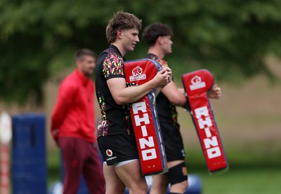 160626 - Wales Rugby Training - Ellis Mee during training