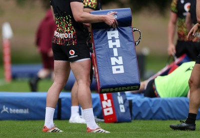 160626 - Wales Rugby Training - Ellis Mee during training