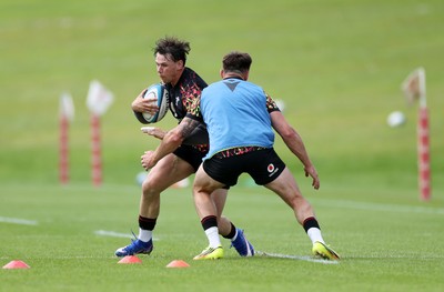 160626 - Wales Rugby Training - Tom Rogers during training