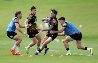 160626 - Wales Rugby Training - Tom Rogers during training