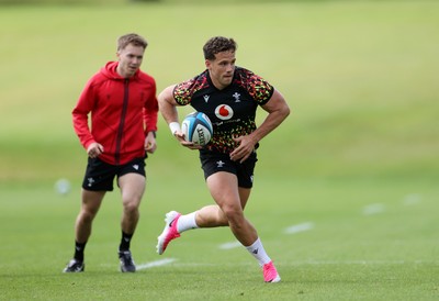 160626 - Wales Rugby Training - Kieran Hardy during training