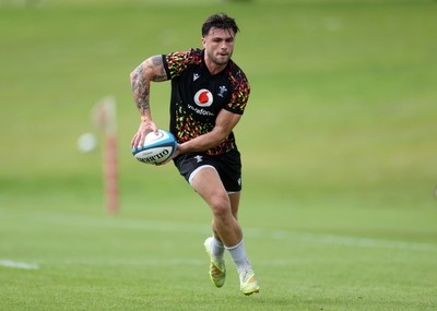 160626 - Wales Rugby Training - Joe Roberts during training