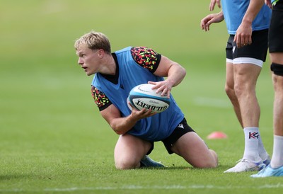 160626 - Wales Rugby Training - Blair Murray during training