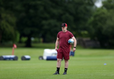 160626 - Wales Rugby Training - Steve Tandy, Head Coach during training
