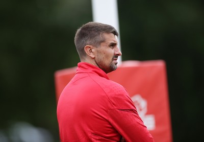 160626 - Wales Rugby Training - New Wales Defence Coach Peter Murchie