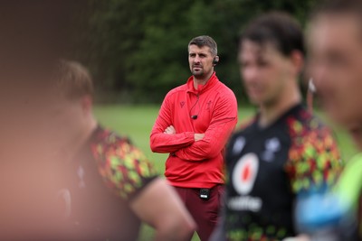 160626 - Wales Rugby Training - New Wales Defence Coach Peter Murchie