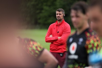 160626 - Wales Rugby Training - New Wales Defence Coach Peter Murchie