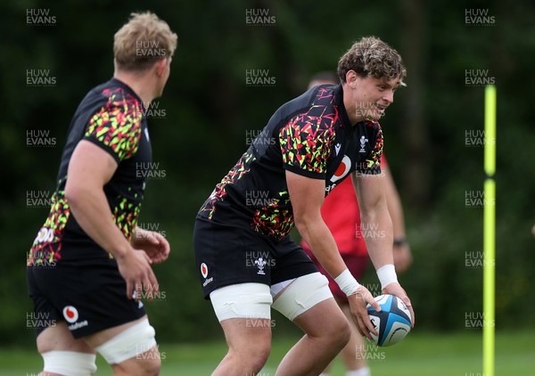 160626 - Wales Rugby Training - Ryan Woodman during training