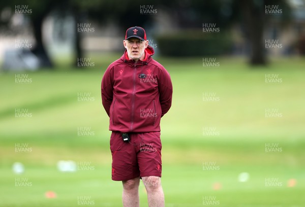160626 - Wales Rugby Training - Steve Tandy, Head Coach during training
