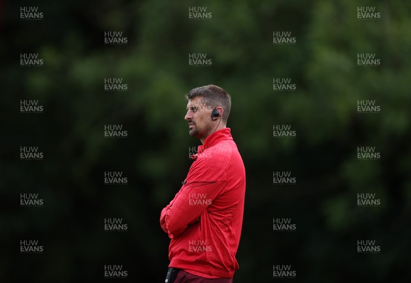 160626 - Wales Rugby Training - New Wales Defence Coach Peter Murchie
