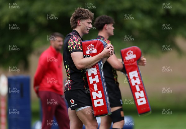 160626 - Wales Rugby Training - Ellis Mee during training