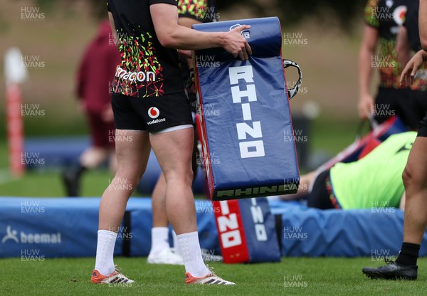 160626 - Wales Rugby Training - Ellis Mee during training