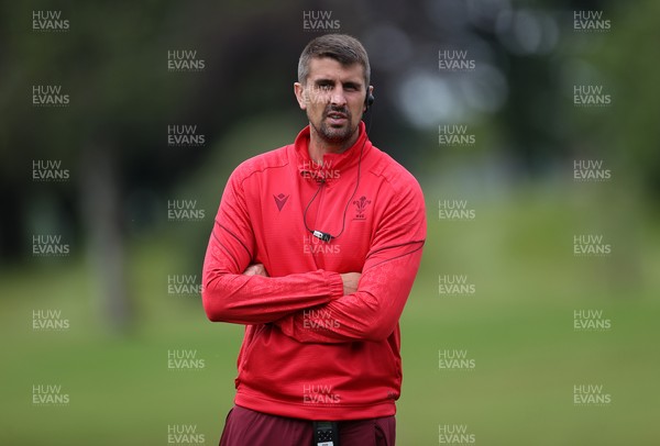 160626 - Wales Rugby Training - New Wales Defence Coach Peter Murchie