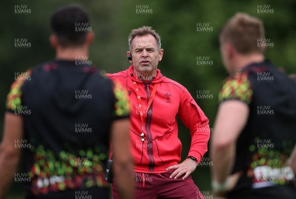 160626 - Wales Rugby Training - Danny Wilson, Assistant Coach during training