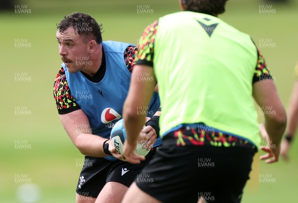 160626 - Wales Rugby Training - Ben Warren during training
