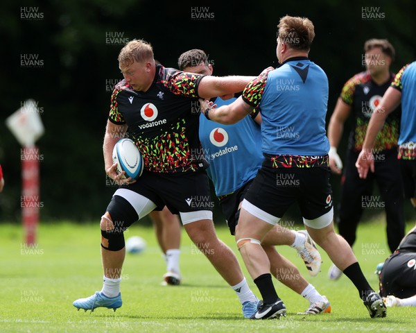 160626 - Wales Rugby Training - Rhys Barratt during training