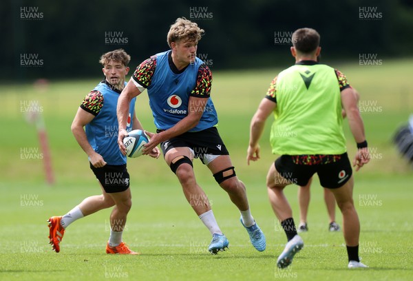 160626 - Wales Rugby Training - Taine Plumtree during training