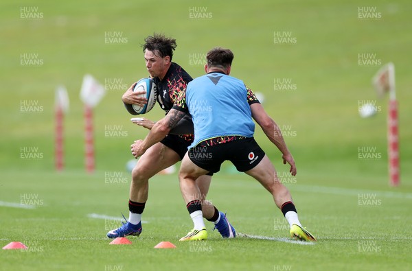 160626 - Wales Rugby Training - Tom Rogers during training