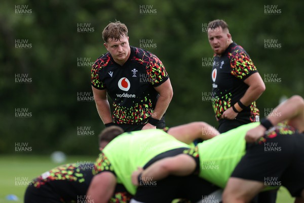 160626 - Wales Rugby Training - Evan Lloyd during training