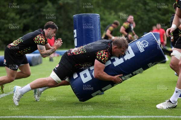 160626 - Wales Rugby Training - Jac Morgan during training